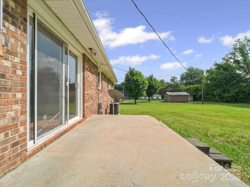197 Horseshoe Loop, Statesville, NC 28625.  MLS# CAR4273143, YatesRealty ID 22514. 
