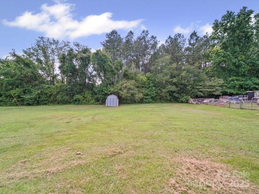 197 Horseshoe Loop, Statesville, NC 28625.  MLS# CAR4273143, YatesRealty ID 22514. 