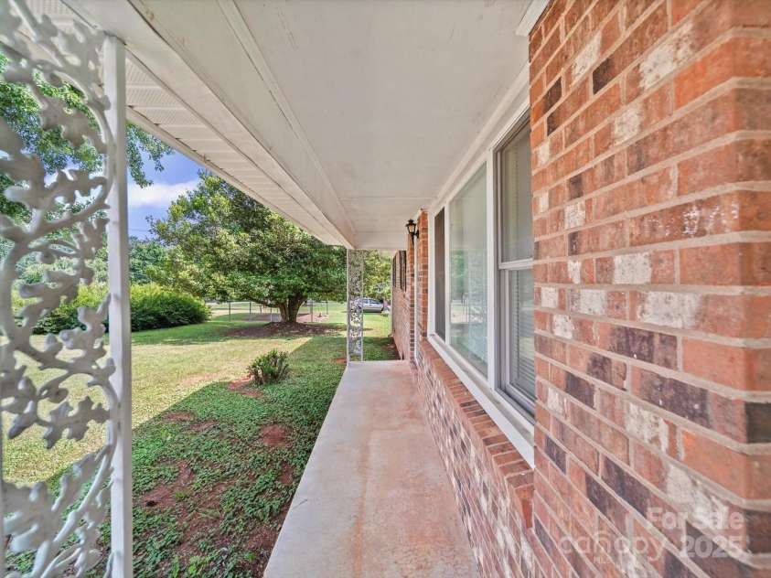 197 Horseshoe Loop, Statesville, NC 28625.  MLS# CAR4273143, YatesRealty ID 22514. 