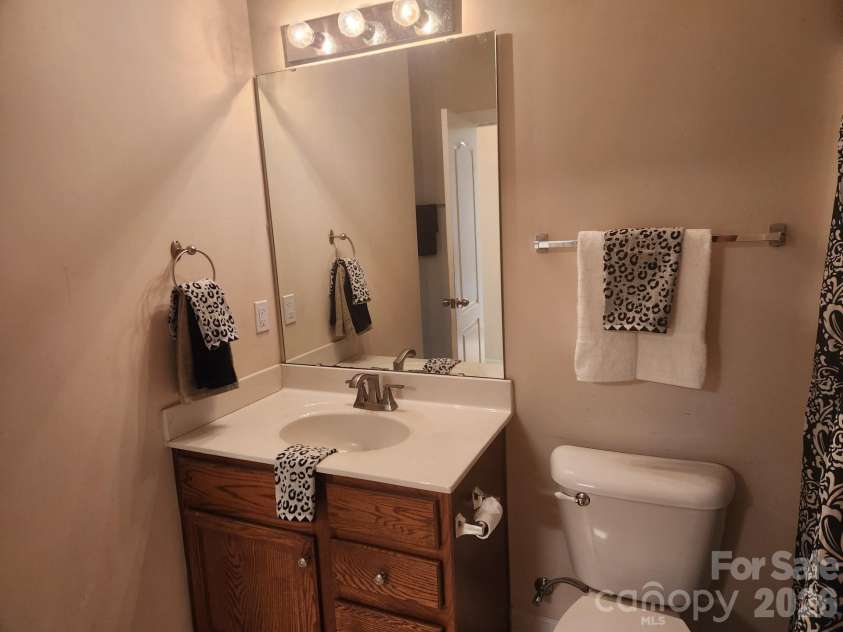 10118 Alvarado Way, Charlotte, NC 28277.  MLS# CAR4378815, YatesRealty ID 22515. Additional View of Main Level Full Bath