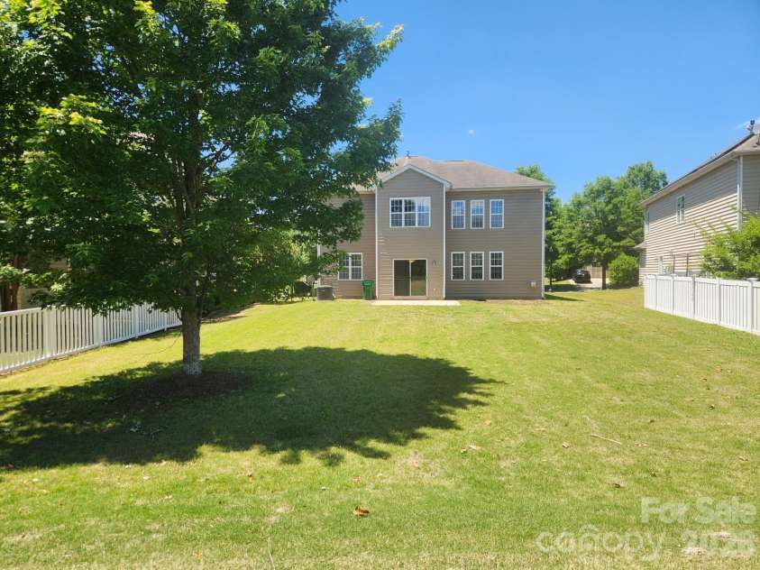 10118 Alvarado Way, Charlotte, NC 28277.  MLS# CAR4378815, YatesRealty ID 22515. HUGE Level Backyard