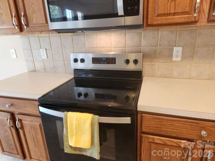 10118 Alvarado Way, Charlotte, NC 28277.  MLS# CAR4378815, YatesRealty ID 22515. Nice Appliances