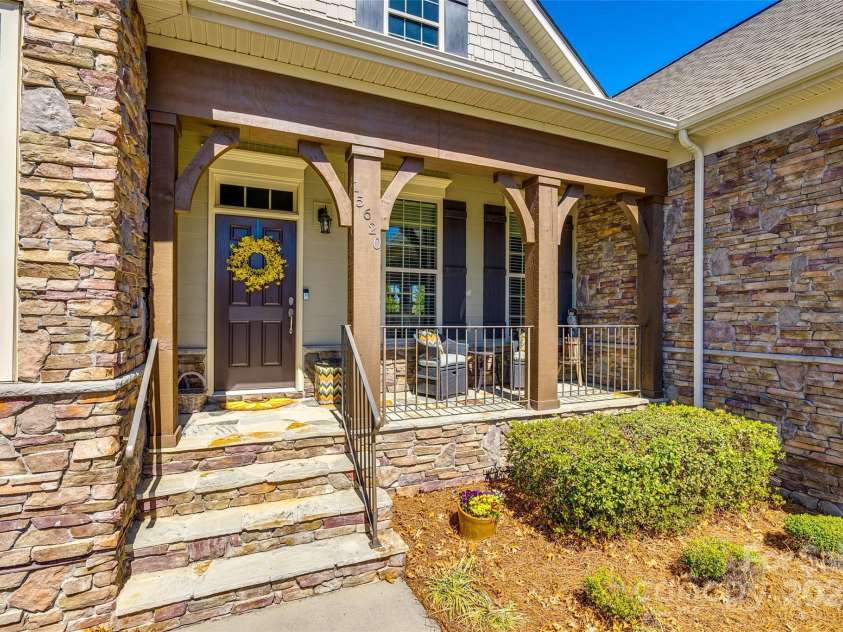15620 Lake Ridge Road, Charlotte, NC 28278.  MLS# CAR4238155, YatesRealty ID 22515. Step onto the inviting front porch, a perfect spot for enjoying a quiet morning coffee or an evening breeze. This charming feature adds curb appeal and offers a welcoming entryway to the home.