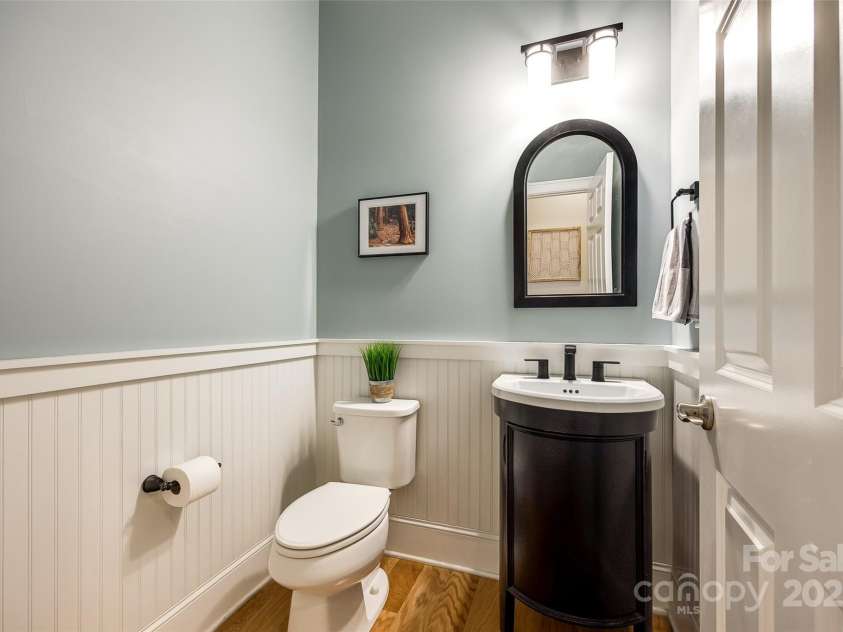 15620 Lake Ridge Road, Charlotte, NC 28278.  MLS# CAR4238155, YatesRealty ID 22515. This beautifully appointed half bath offers a welcome respite for guests. With ample space for comfortable movement, it's a far cry from the cramped, utilitarian powder rooms of the past.