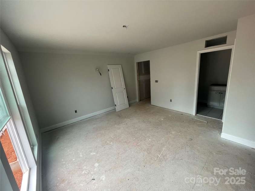 4017 Grommet Court, Matthews, NC 28105.  MLS# CAR4253909, YatesRealty ID 22516. Above garage studio with full bath, walk in closet and separate entrance