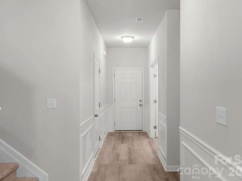 6028 Gala Lane, Charlotte, NC 28215.  MLS# CAR4382313, YatesRealty ID 22516. 