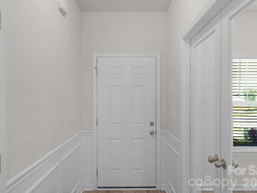 6028 Gala Lane, Charlotte, NC 28215.  MLS# CAR4382313, YatesRealty ID 22516. 