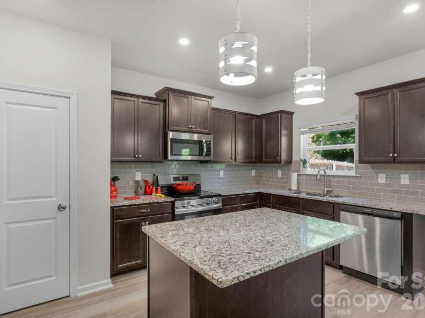 6028 Gala Lane, Charlotte, NC 28215.  MLS# CAR4382313, YatesRealty ID 22516. 