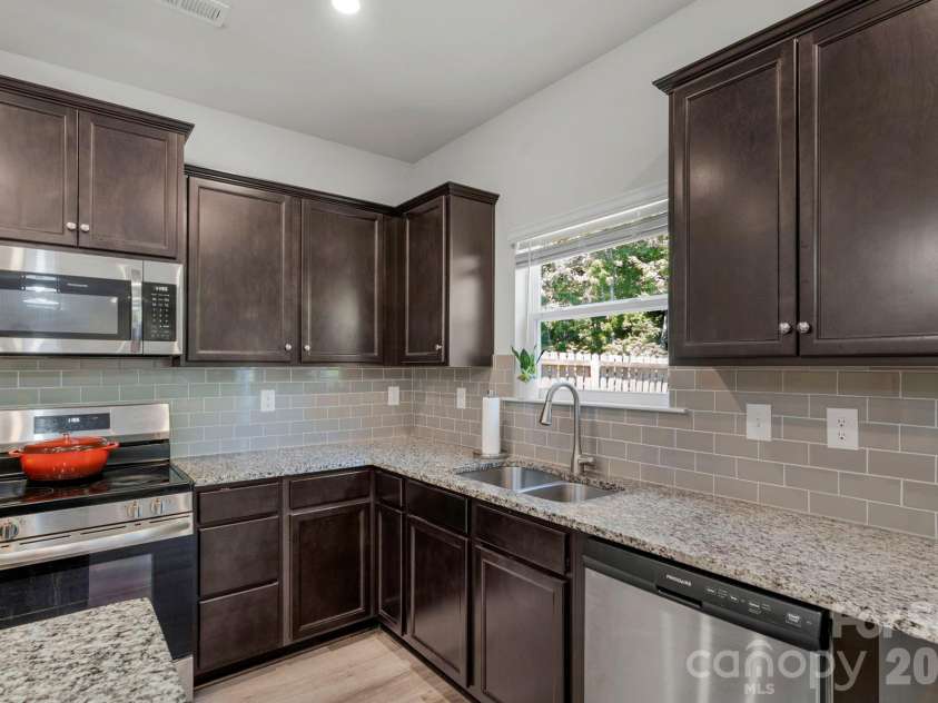 6028 Gala Lane, Charlotte, NC 28215.  MLS# CAR4382313, YatesRealty ID 22516. 