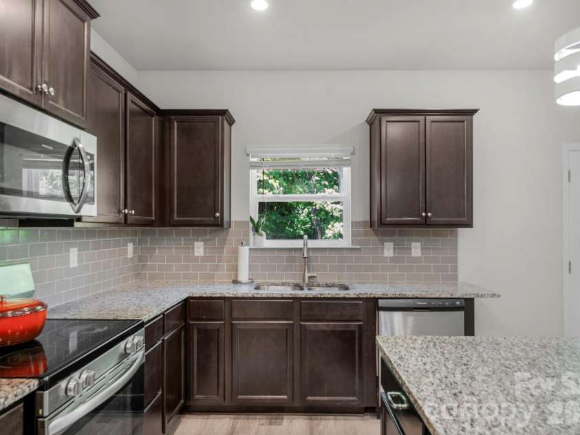 6028 Gala Lane, Charlotte, NC 28215.  MLS# CAR4382313, YatesRealty ID 22516. 
