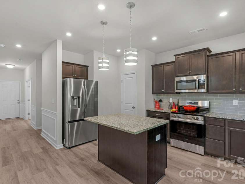 6028 Gala Lane, Charlotte, NC 28215.  MLS# CAR4382313, YatesRealty ID 22516. 