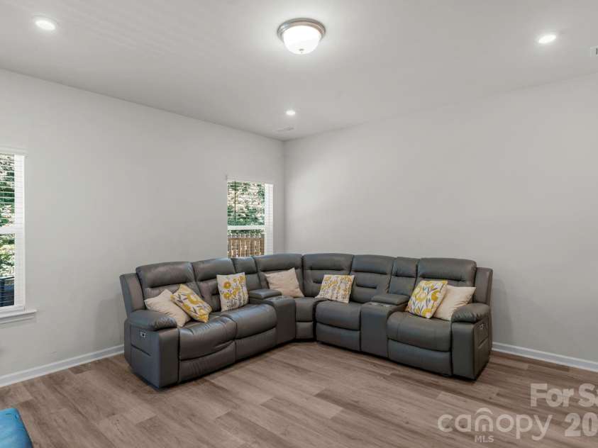 6028 Gala Lane, Charlotte, NC 28215.  MLS# CAR4382313, YatesRealty ID 22516. 