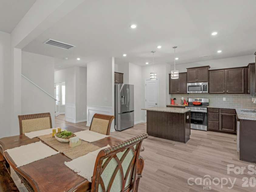 6028 Gala Lane, Charlotte, NC 28215.  MLS# CAR4382313, YatesRealty ID 22516. 