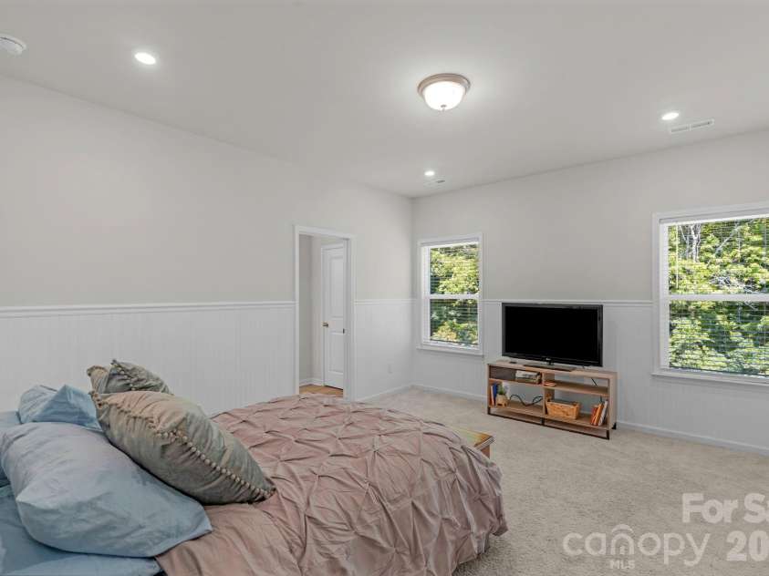 6028 Gala Lane, Charlotte, NC 28215.  MLS# CAR4382313, YatesRealty ID 22516. 