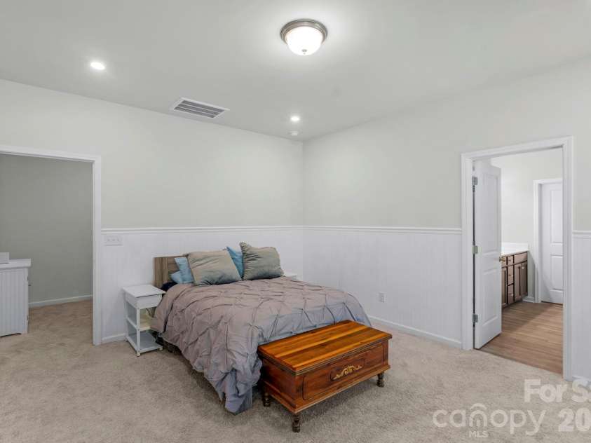 6028 Gala Lane, Charlotte, NC 28215.  MLS# CAR4382313, YatesRealty ID 22516. 