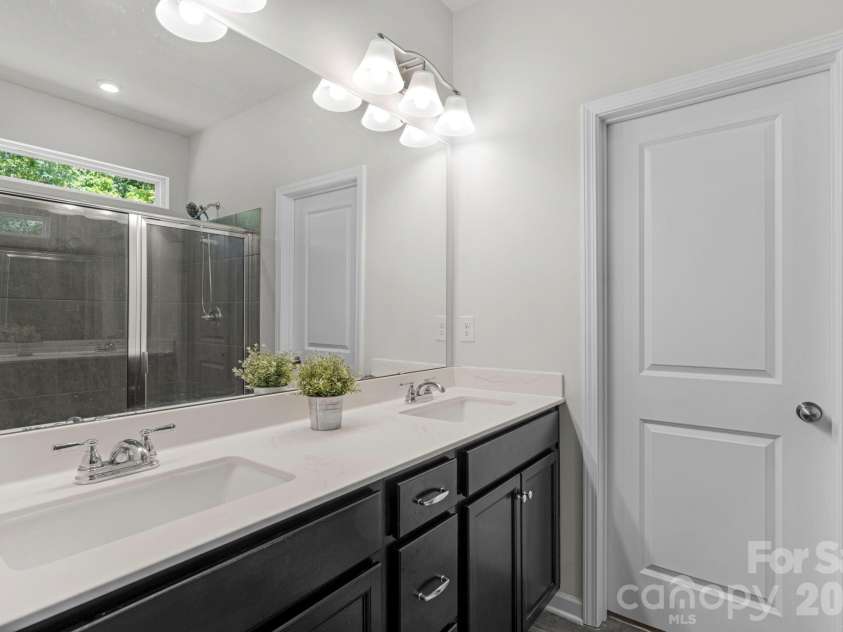 6028 Gala Lane, Charlotte, NC 28215.  MLS# CAR4382313, YatesRealty ID 22516. 