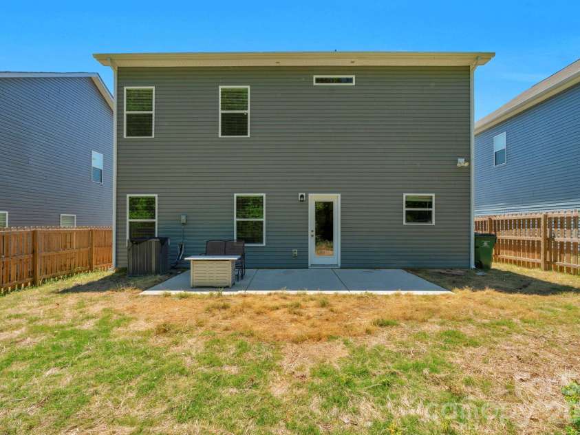 6028 Gala Lane, Charlotte, NC 28215.  MLS# CAR4382313, YatesRealty ID 22516. 