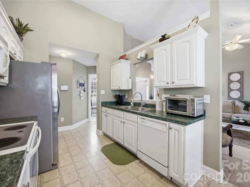 12626 Hill Pine Road, Midland, NC 28107.  MLS# CAR4374159, YatesRealty ID 22517. 
