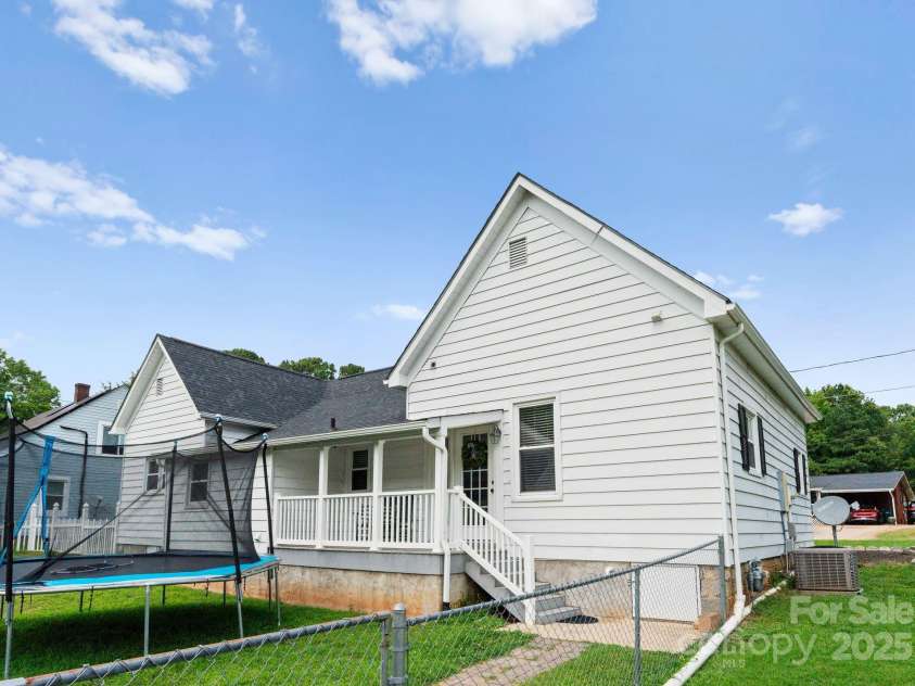 515 Main Gq Street, Granite Quarry, NC 28146.  MLS# CAR4271041, YatesRealty ID 22517. 