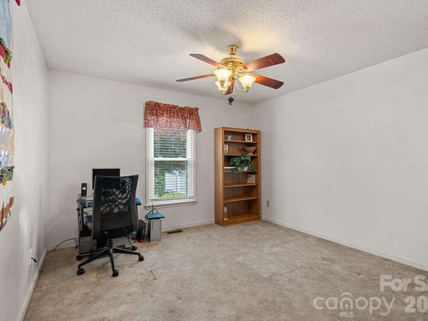 5215 Club View Drive, Concord, NC 28025.  MLS# CAR4381738, YatesRealty ID 22518. 