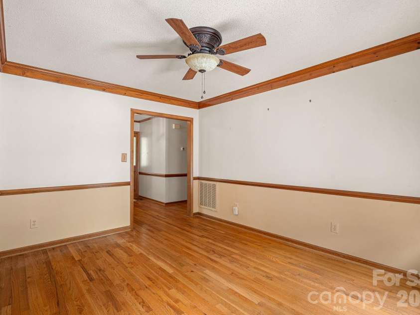 5215 Club View Drive, Concord, NC 28025.  MLS# CAR4381738, YatesRealty ID 22518. 