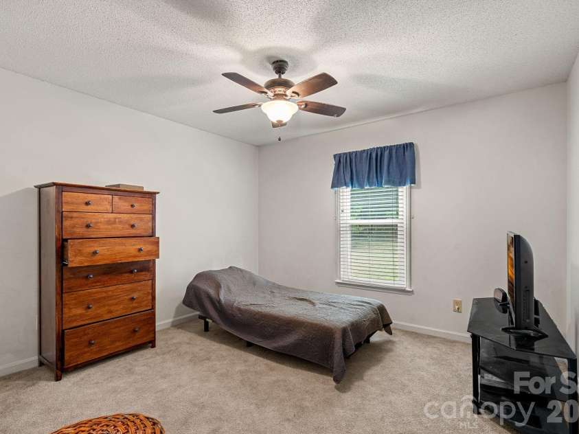 5215 Club View Drive, Concord, NC 28025.  MLS# CAR4381738, YatesRealty ID 22518. 