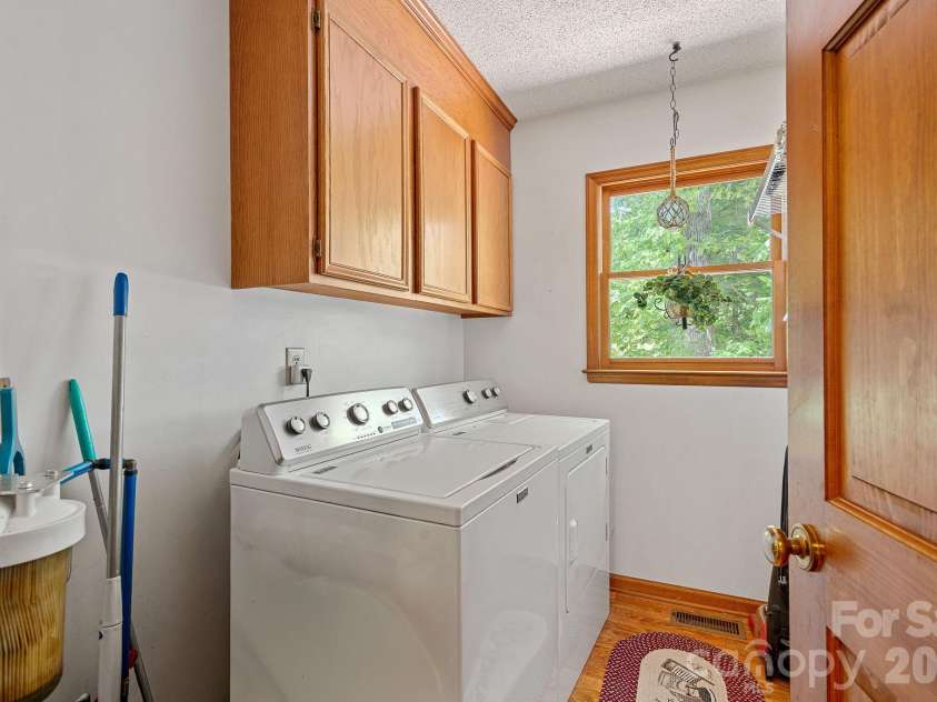 5215 Club View Drive, Concord, NC 28025.  MLS# CAR4381738, YatesRealty ID 22518. 