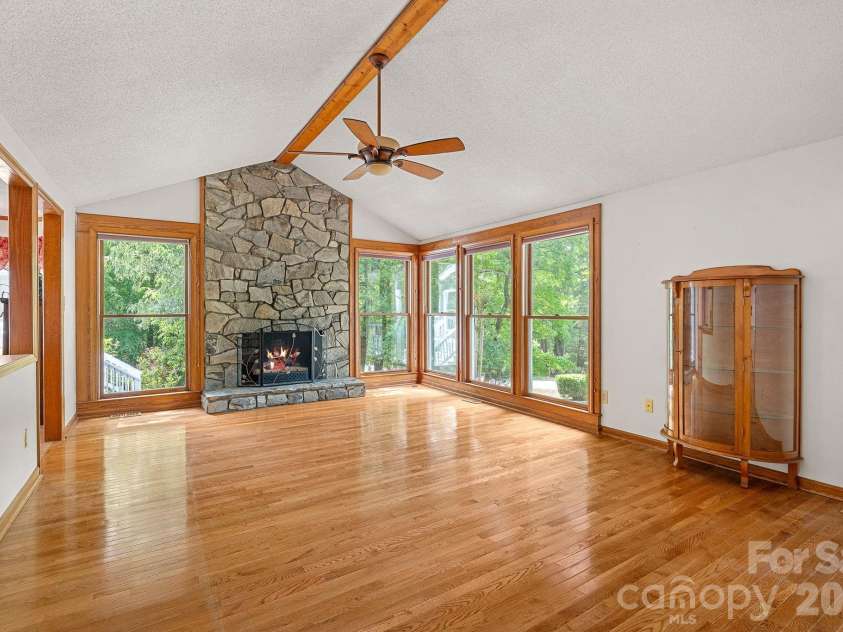 5215 Club View Drive, Concord, NC 28025.  MLS# CAR4381738, YatesRealty ID 22518. 