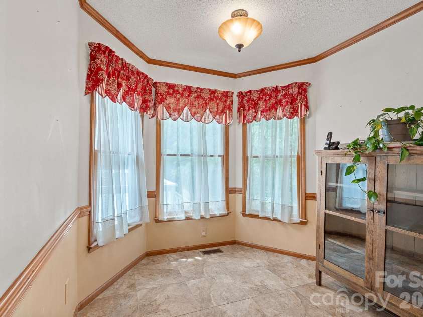 5215 Club View Drive, Concord, NC 28025.  MLS# CAR4381738, YatesRealty ID 22518. 
