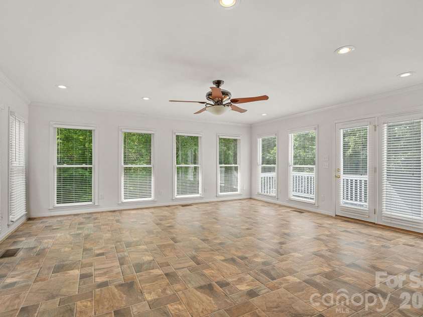 5215 Club View Drive, Concord, NC 28025.  MLS# CAR4381738, YatesRealty ID 22518. 