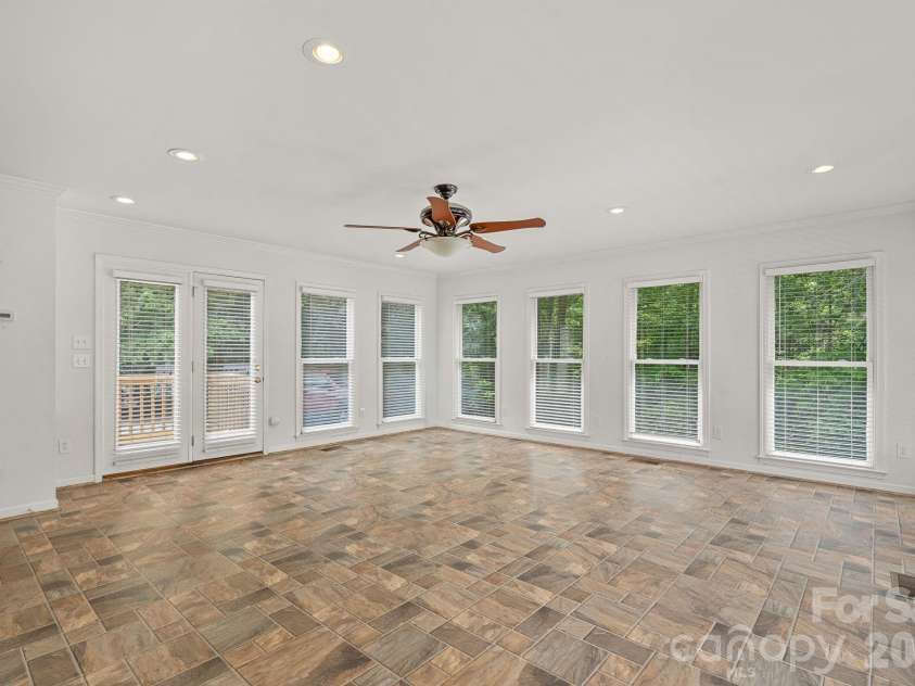 5215 Club View Drive, Concord, NC 28025.  MLS# CAR4381738, YatesRealty ID 22518. 