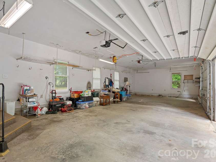 5215 Club View Drive, Concord, NC 28025.  MLS# CAR4381738, YatesRealty ID 22518. 