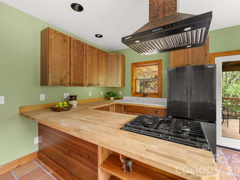 1146 Thomas Branch Road, Marshall, NC 28753.  MLS# CAR4374360, YatesRealty ID 22519. 