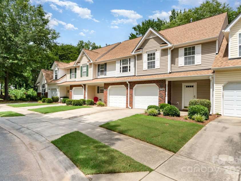 10421 Columbia Crest Court, Charlotte, NC 28270.  MLS# CAR4255095, YatesRealty ID 22520. 
