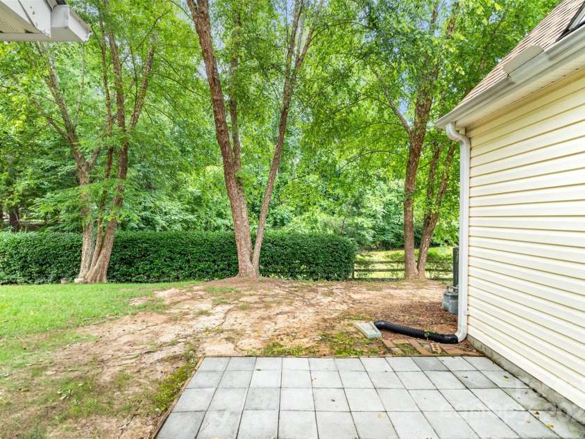 10421 Columbia Crest Court, Charlotte, NC 28270.  MLS# CAR4255095, YatesRealty ID 22520. 