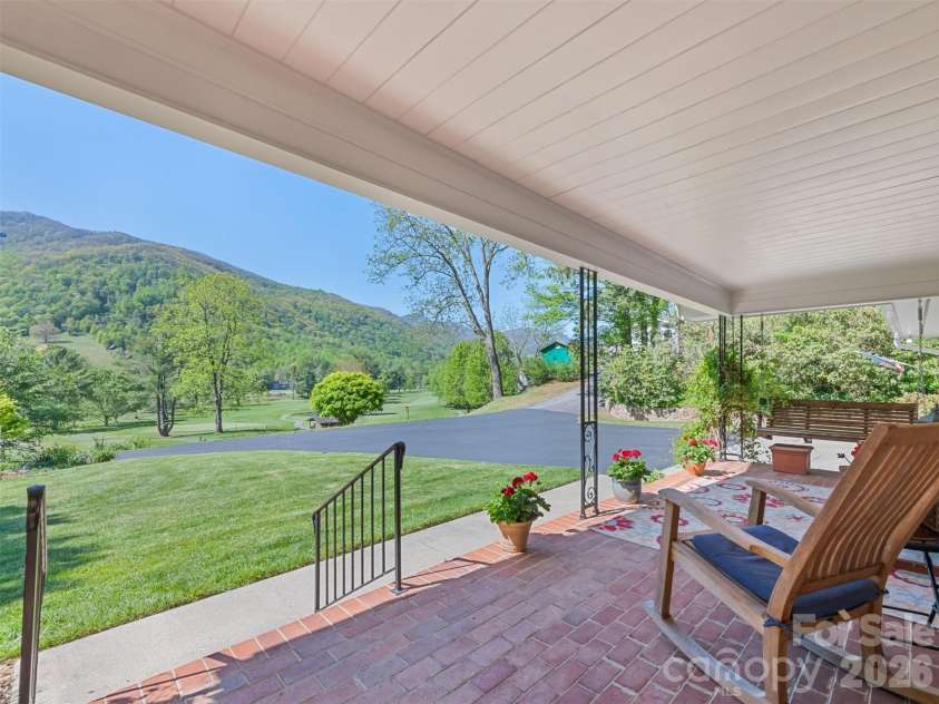 9 Golfview Drive, Maggie Valley, NC 28751.  MLS# CAR4374732, YatesRealty ID 22520. 