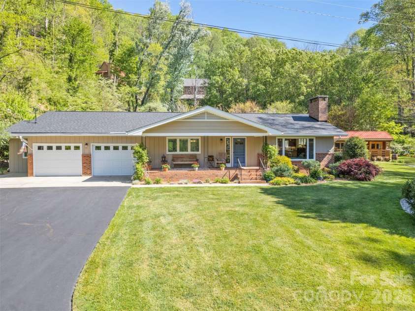 9 Golfview Drive, Maggie Valley, NC 28751.  MLS# CAR4374732, YatesRealty ID 22520. 