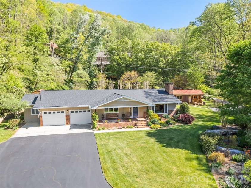 9 Golfview Drive, Maggie Valley, NC 28751.  MLS# CAR4374732, YatesRealty ID 22520. 