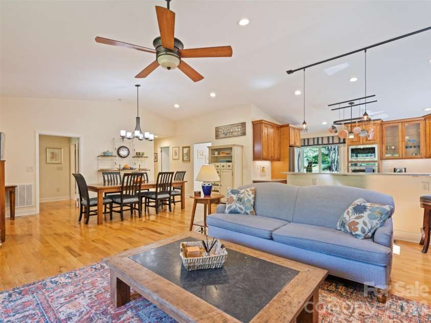 9 Golfview Drive, Maggie Valley, NC 28751.  MLS# CAR4374732, YatesRealty ID 22520. 