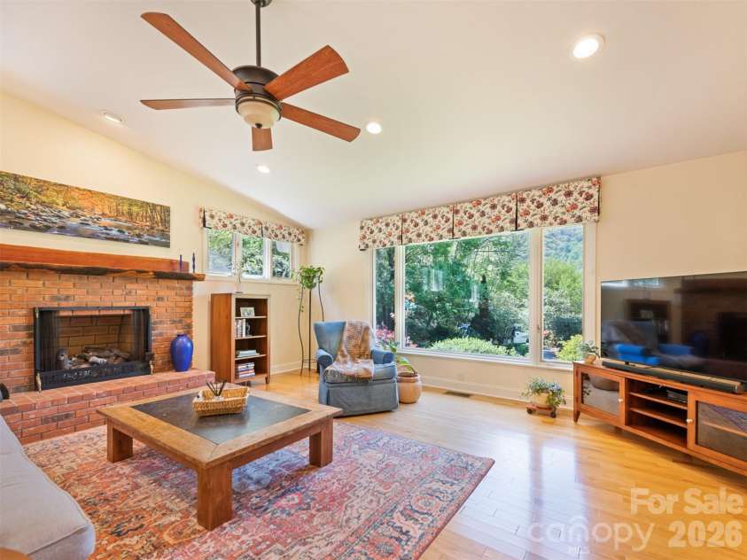 9 Golfview Drive, Maggie Valley, NC 28751.  MLS# CAR4374732, YatesRealty ID 22520. 