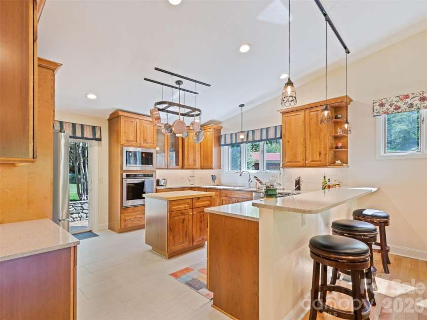 9 Golfview Drive, Maggie Valley, NC 28751.  MLS# CAR4374732, YatesRealty ID 22520. 