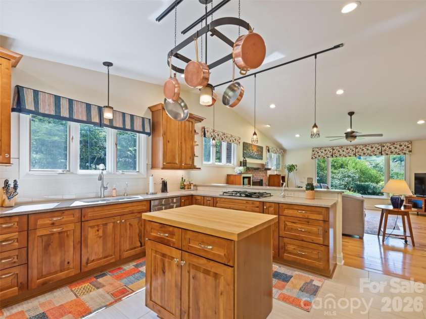 9 Golfview Drive, Maggie Valley, NC 28751.  MLS# CAR4374732, YatesRealty ID 22520. 