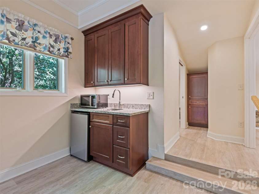 9 Golfview Drive, Maggie Valley, NC 28751.  MLS# CAR4374732, YatesRealty ID 22520. 