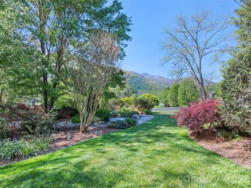 9 Golfview Drive, Maggie Valley, NC 28751.  MLS# CAR4374732, YatesRealty ID 22520. 