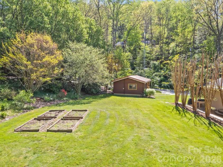9 Golfview Drive, Maggie Valley, NC 28751.  MLS# CAR4374732, YatesRealty ID 22520. 