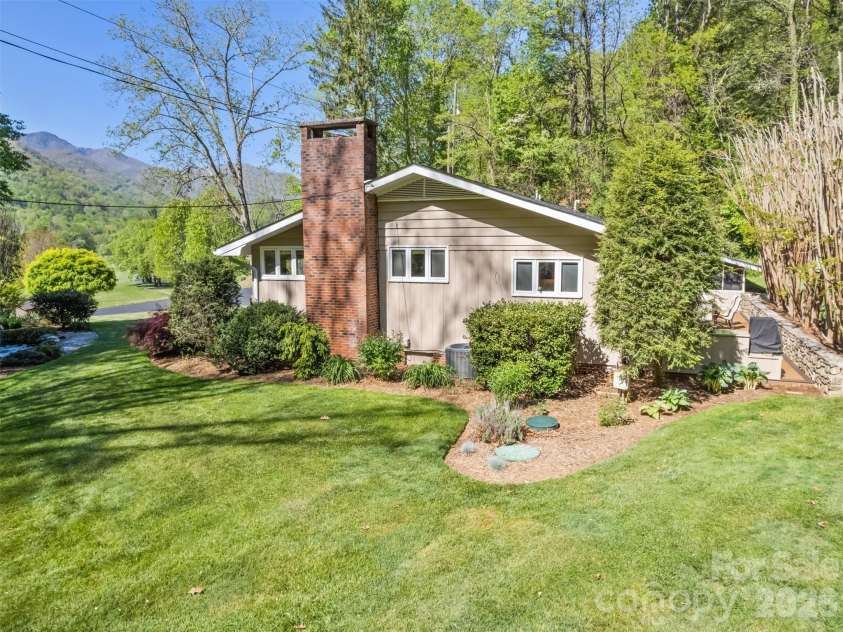 9 Golfview Drive, Maggie Valley, NC 28751.  MLS# CAR4374732, YatesRealty ID 22520. 