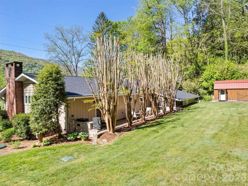 9 Golfview Drive, Maggie Valley, NC 28751.  MLS# CAR4374732, YatesRealty ID 22520. 