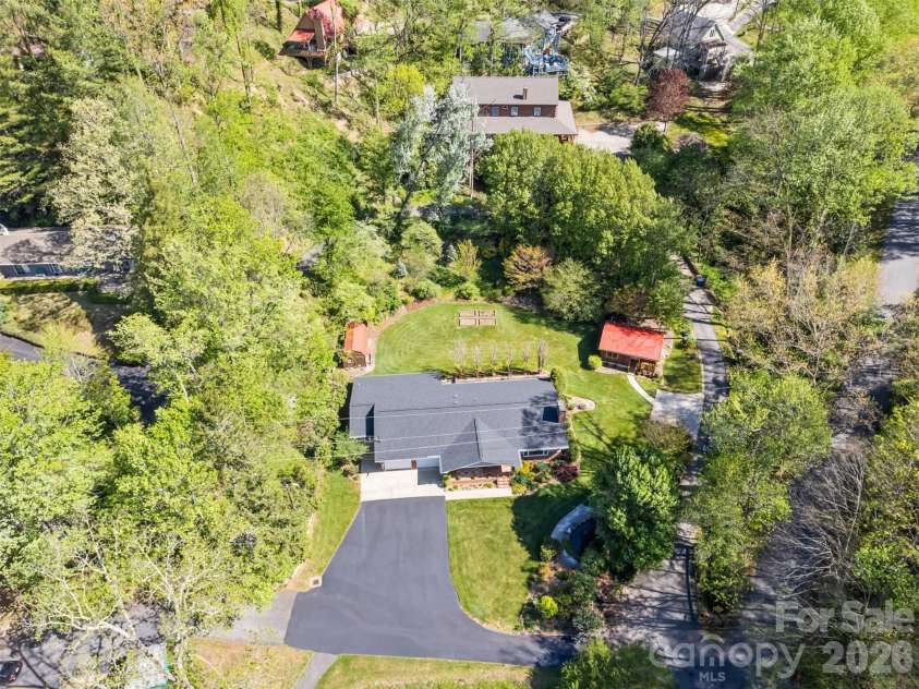9 Golfview Drive, Maggie Valley, NC 28751.  MLS# CAR4374732, YatesRealty ID 22520. 