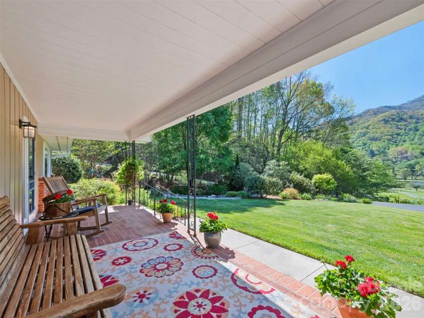 9 Golfview Drive, Maggie Valley, NC 28751.  MLS# CAR4374732, YatesRealty ID 22520. 