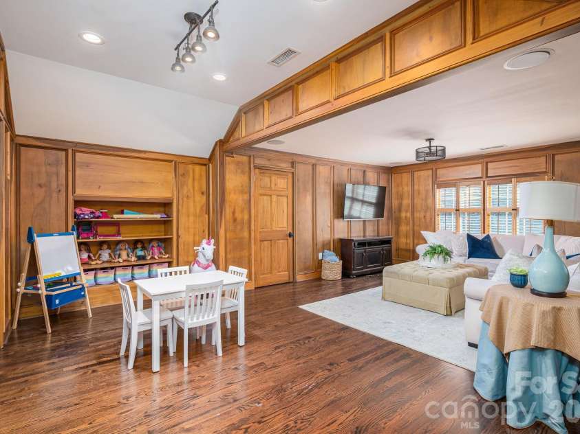 3636 Brentwood Drive, Gastonia, NC 28056.  MLS# CAR4349207, YatesRealty ID 22521. 